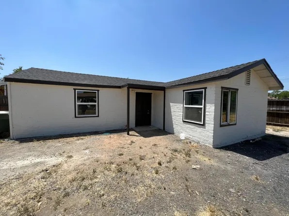 209 8th St, Orange Cove, CA 93646