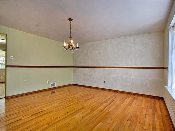 3rd image of 5987 Glen Hill Dr