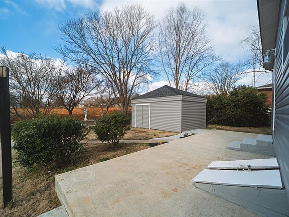 4th image of 1211 Crewdson Dr