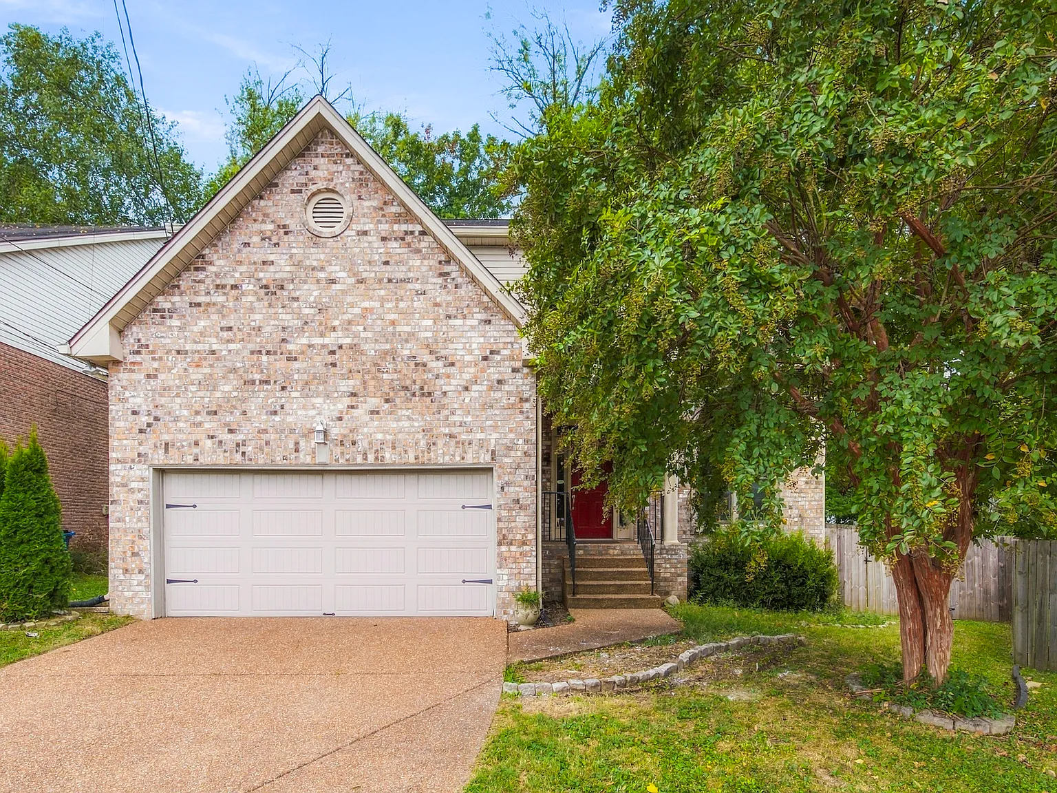 3 bed, 2.5 bath, 2026 sqft, $3,200 — Photo 1