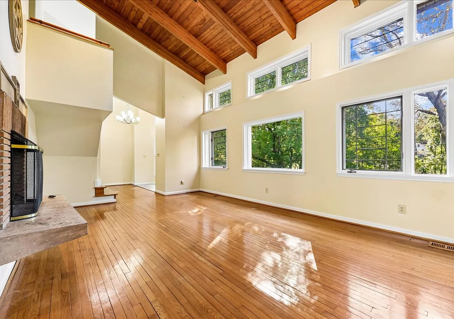 Spacious 5BR/3.5 BTH oasis available NOW in Silver Spring,MD — Photo 1