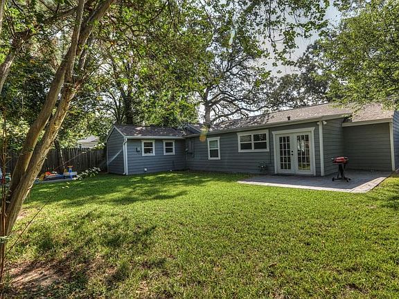3rd image of 1514 Du Barry Ln