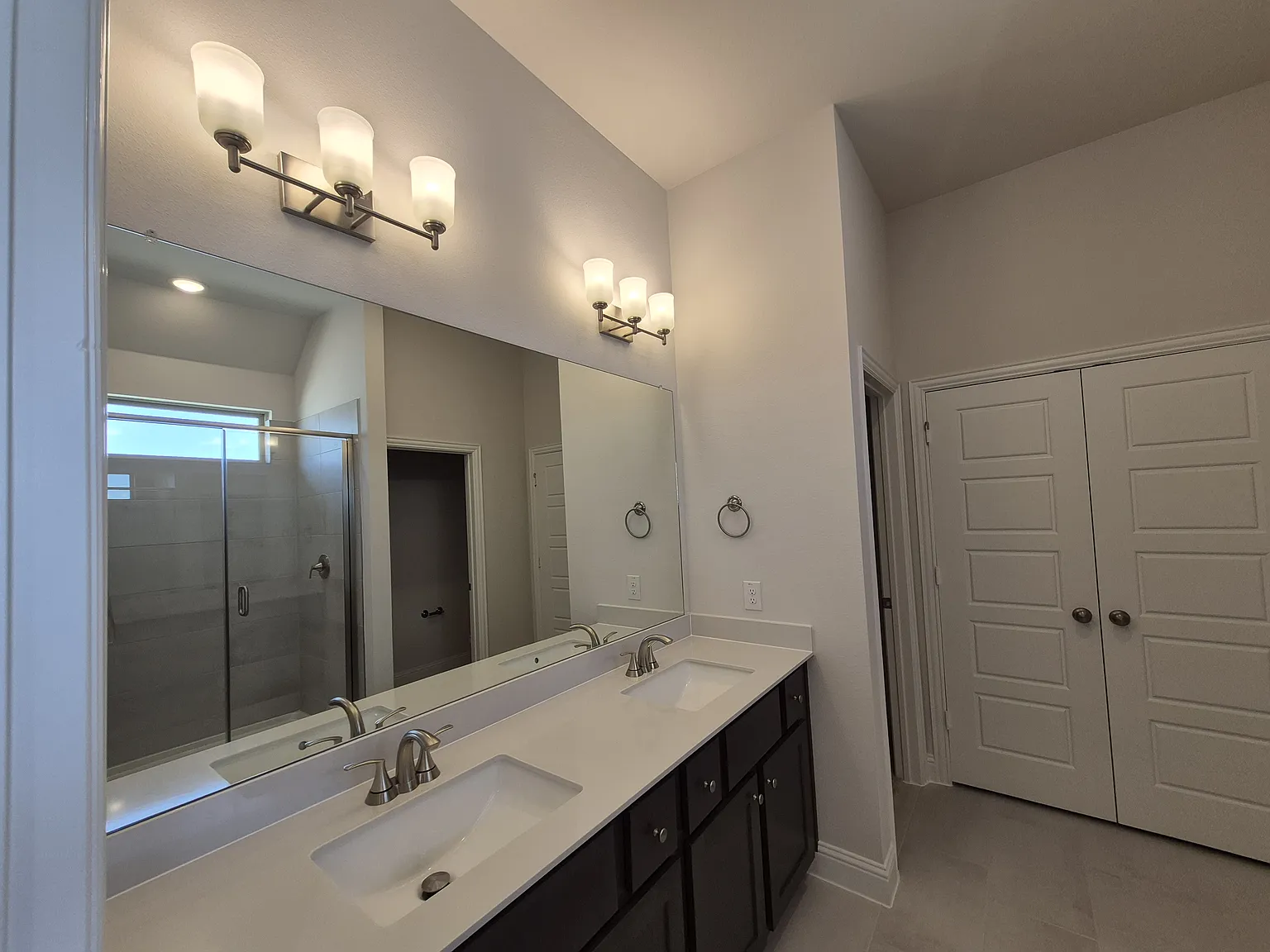 4 bed, 1996 sqft, $2,600 — Photo 3