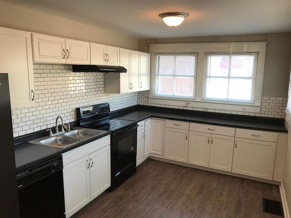 1st image of 310 W Jackson St