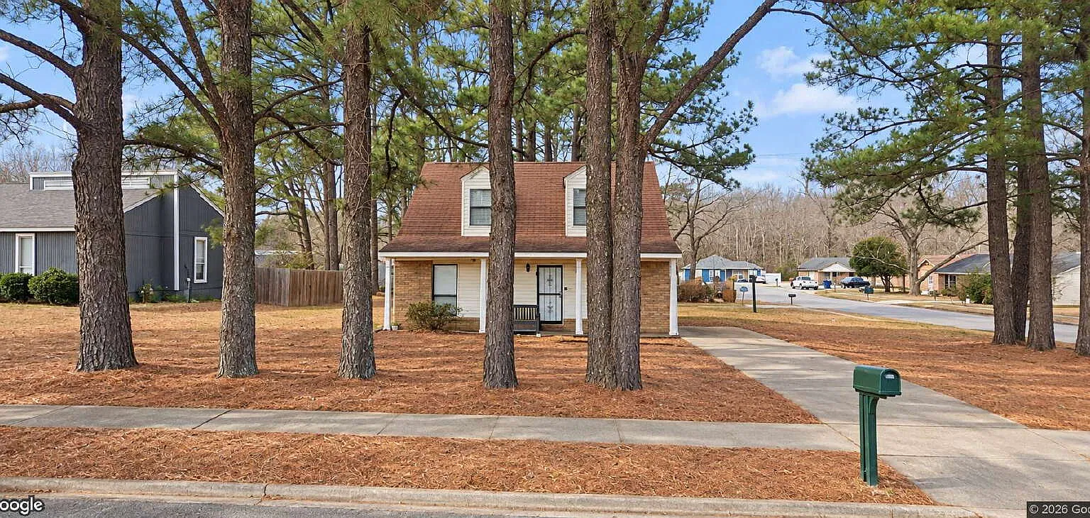 4 bed, 2.0 bath, $1,300 — Photo 1