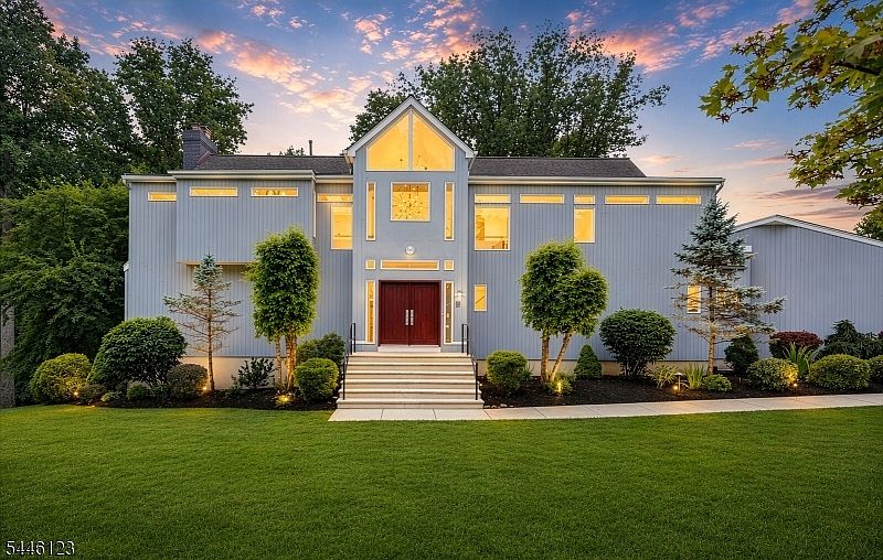 1st image of 30 Ellsworth Dr