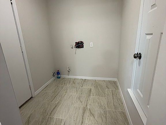 4th image of 908 S Webb St