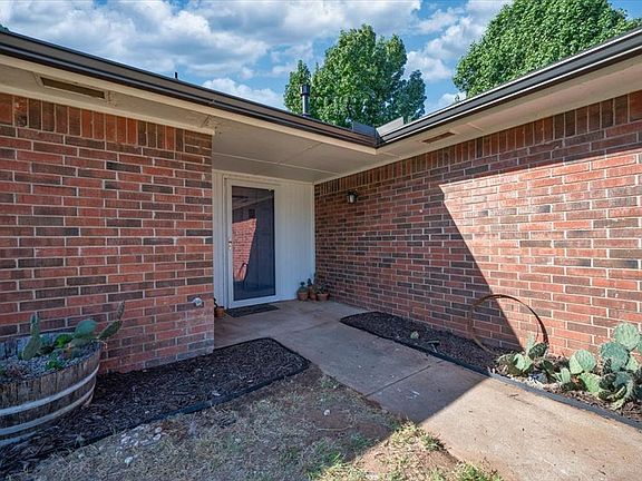 5th image of 13605 Jacqueline Dr
