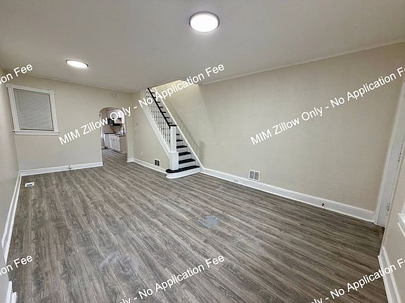 3rd image of 1154 Lansdowne Ave