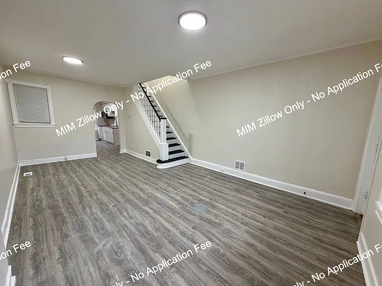 1154 Lansdowne Ave — Photo 3