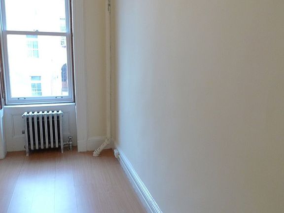 3rd image of 336 W 47th St APT 3