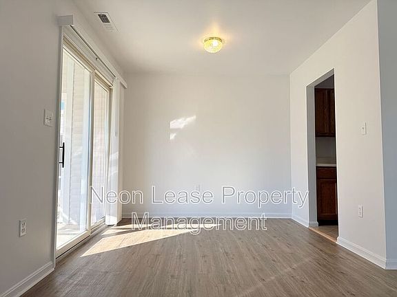 4th image of 400 Franklin St