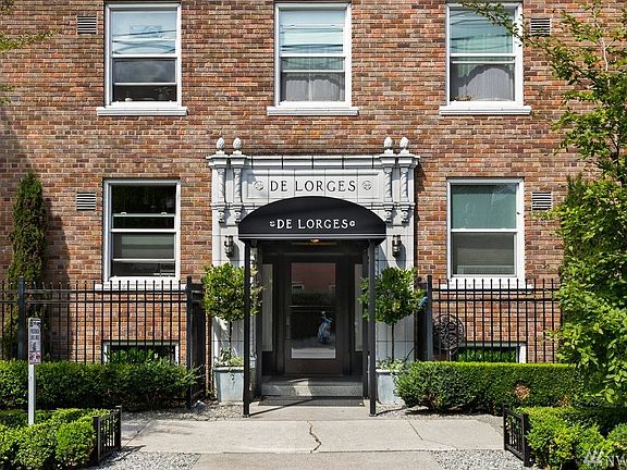 3rd image of 325 Harvard Ave E APT 102
