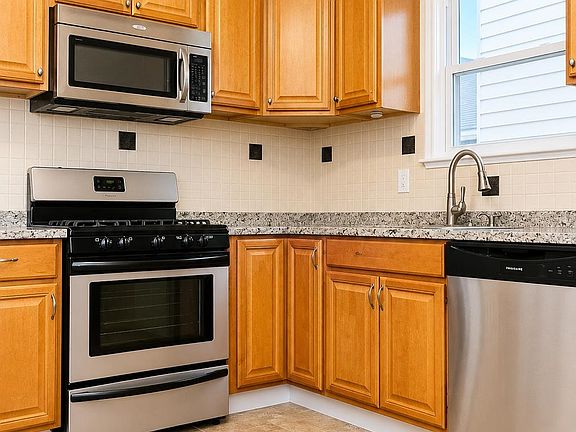 2nd image of 40 Humphrey Ave #2
