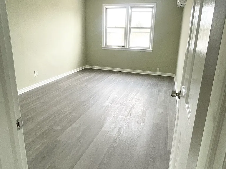 165th St — Photo 6