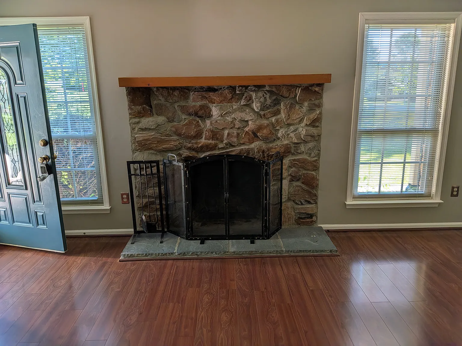 2 bed, 1200 sqft, $2,300 — Photo 3