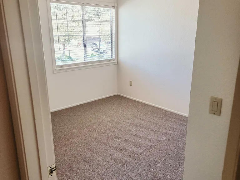 3470 Mountainside Dr — Photo 6