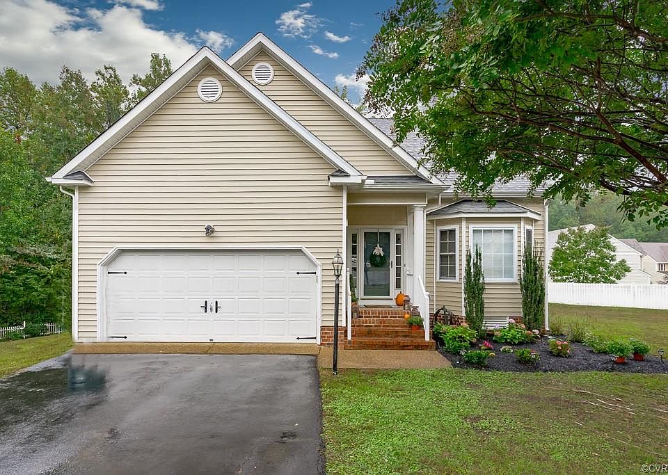 1st image of 9505 Pine Trails Ct