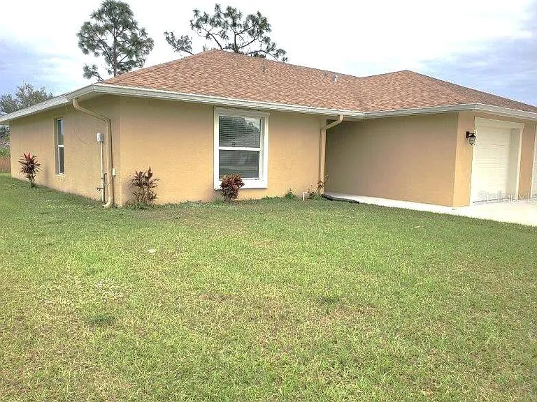 1192 Oceanic Rd — Photo 1