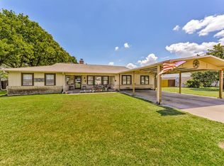 104 Nottingham Cir, Bridgeport, TX 76426