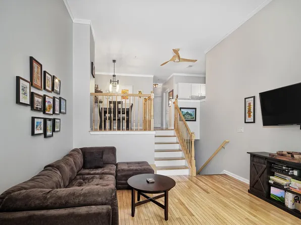 256 Half Moon Ct, West New York, NJ 07093