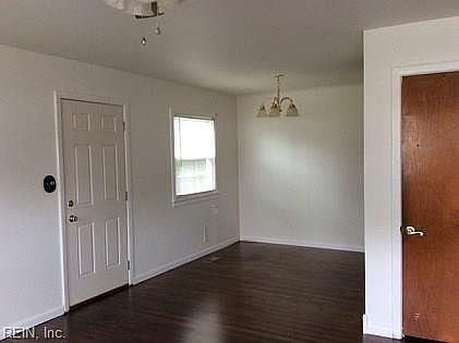 3rd image of 8 Northwood Dr