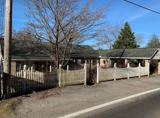 110 Cross Lanes Dr, Nitro, WV 25143