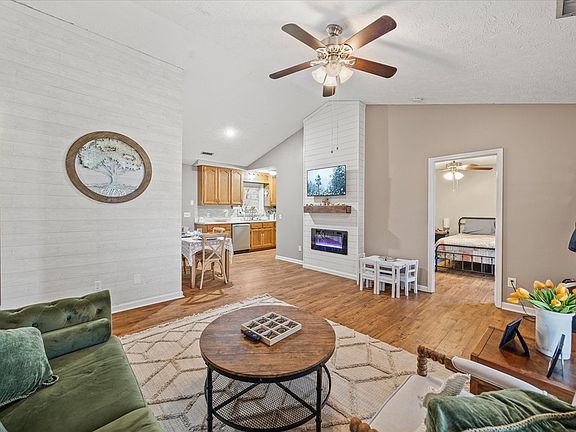 4th image of 3520 Pointe Cove Cir
