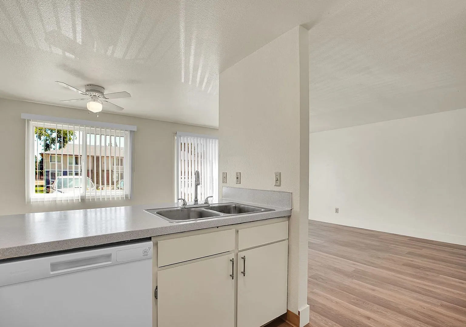 GARDEN COURT APTS. — Photo 2