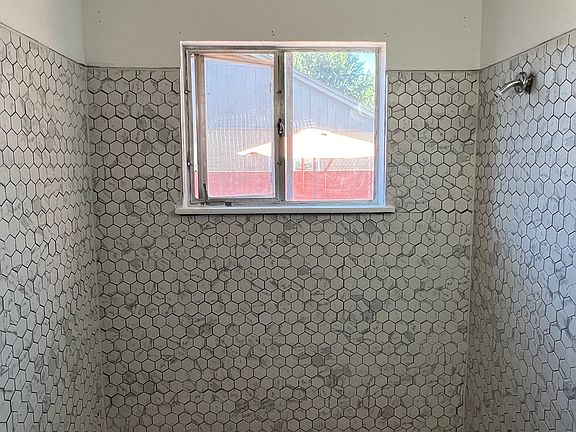 5th image of 903 Probasco Way