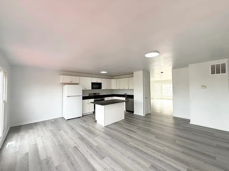 16848 Winston Ln — Photo 6