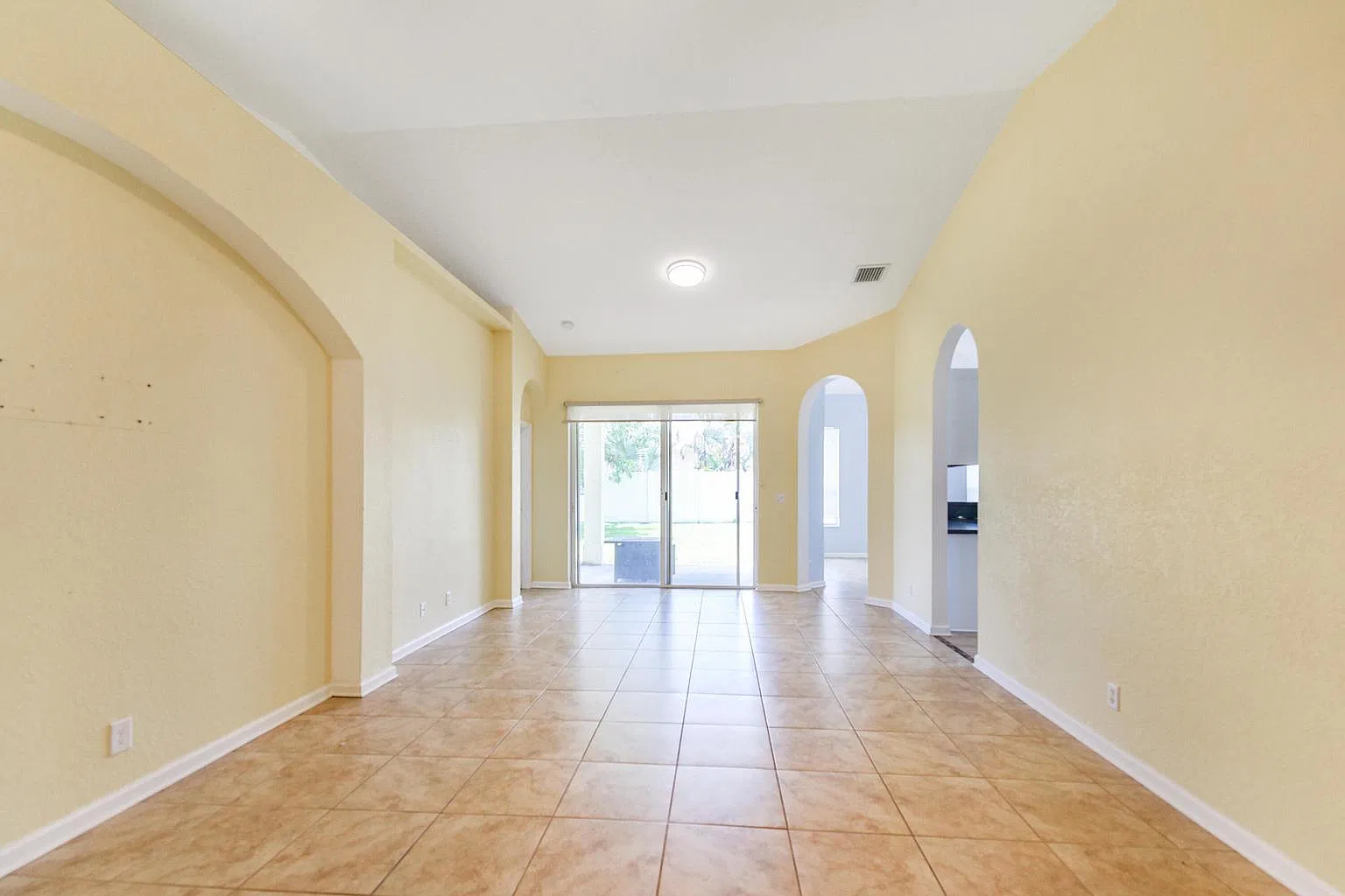 3 bed, 2.0 bath, 1513 sqft, $1,995 — Photo 3