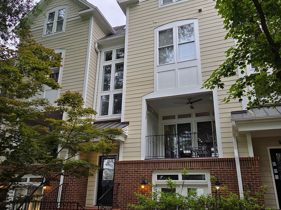 1st image of 1130 Parkridge Ln #102