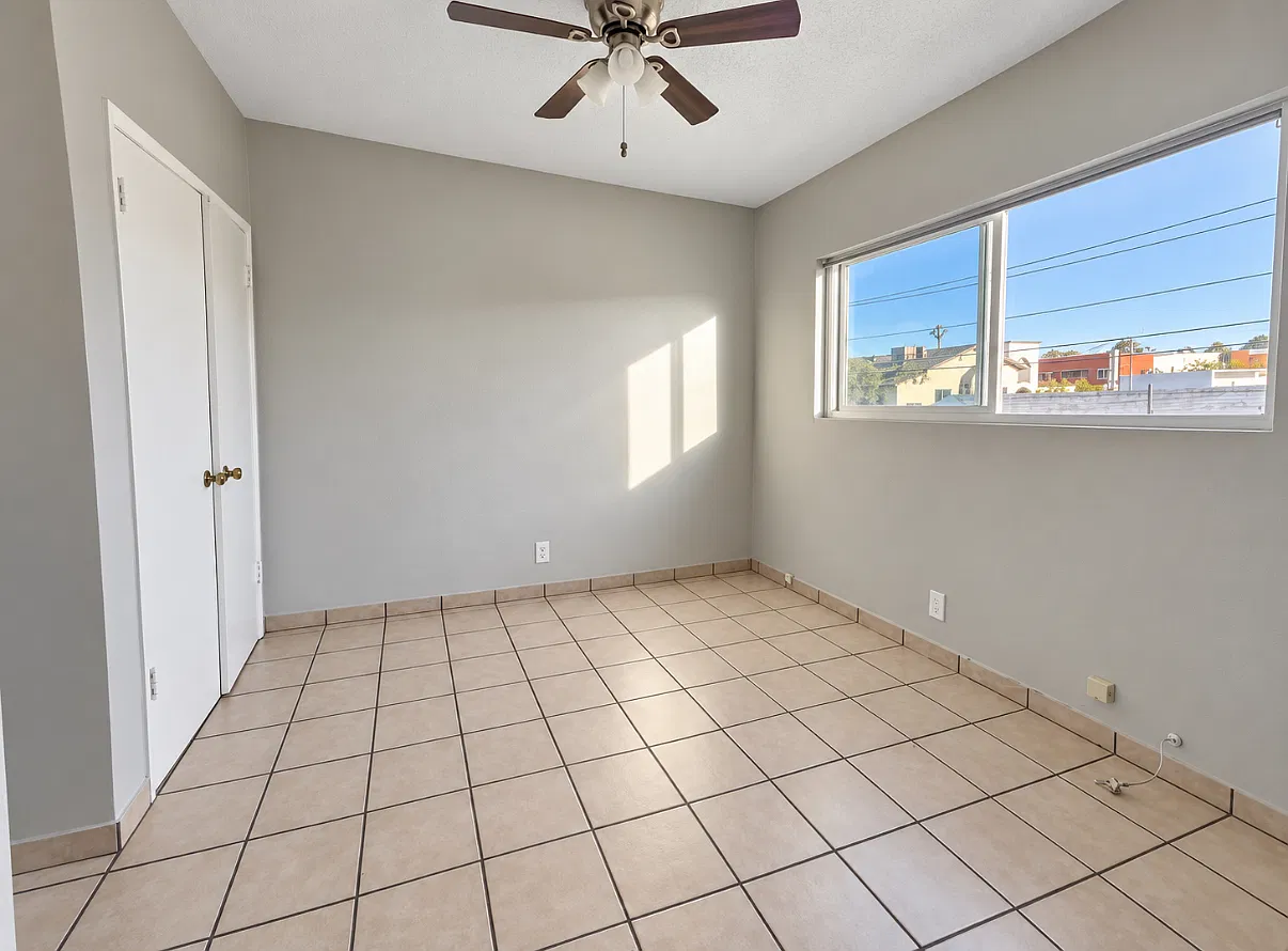 2 bed, 700 sqft, $1,800 — Photo 2