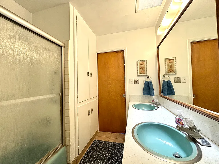 211 Earl Ct — Photo 13
