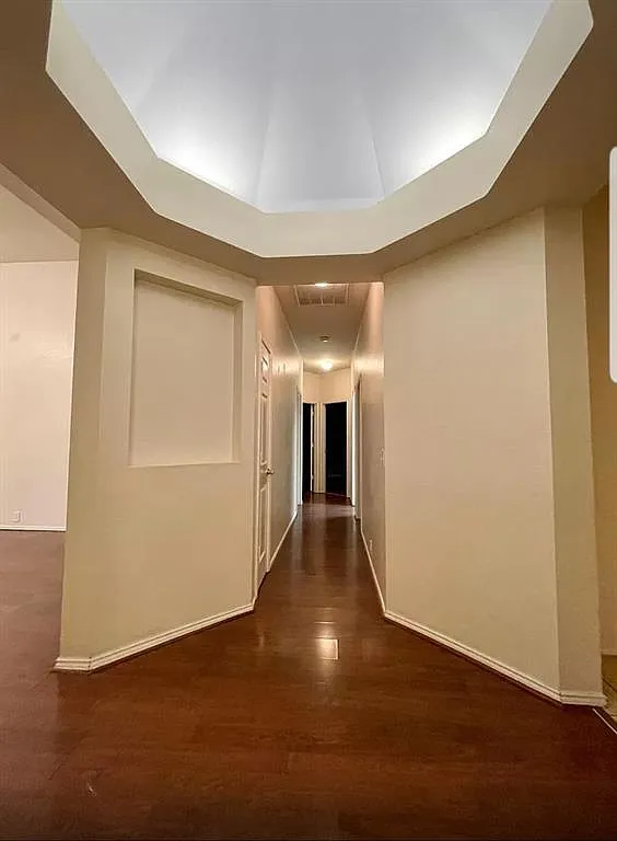 4 bed, 2076 sqft, $2,399 — Photo 4
