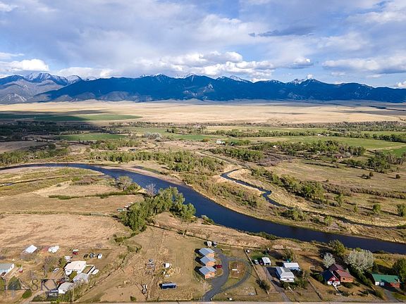 3rd image of 5 River Rest Ln