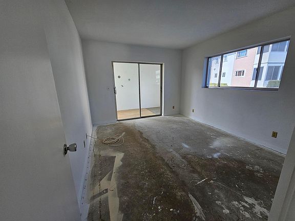 4th image of 2920 Lake Osborne Drive #111