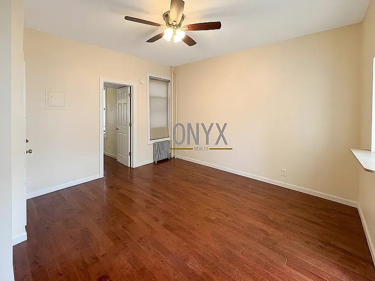 1677 Gates Ave #2L — Photo 4