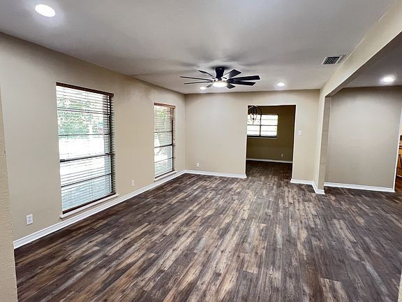 5th image of 800 Western Hills Dr