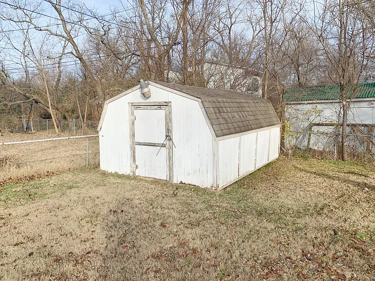 1146 E Alice St — Photo 18