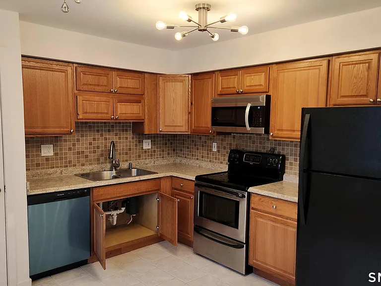 1414 Whitney Ave #A3 — Photo 1