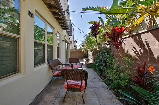 51 Gainsboro — Photo 3