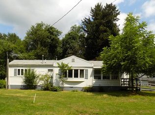 2 Maple Ct, Brimfield, MA 01010