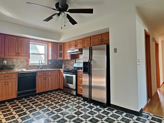 4th image of 21 Rose St #2
