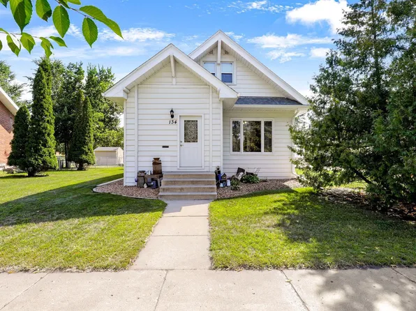 134 3rd Ave SE, Hutchinson, MN 55350