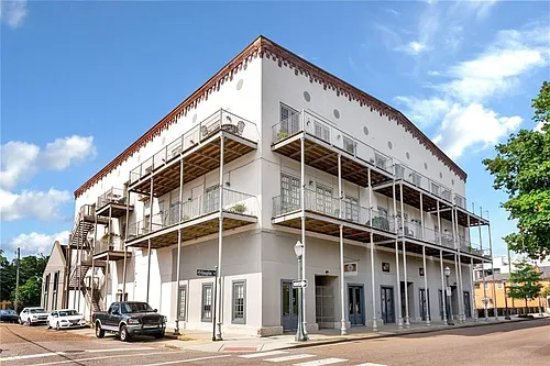 412 Dauphin St Photo 1