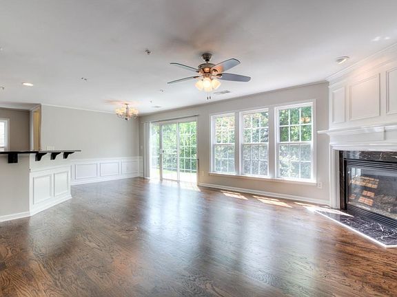 4th image of 327 Balaban Cir #327