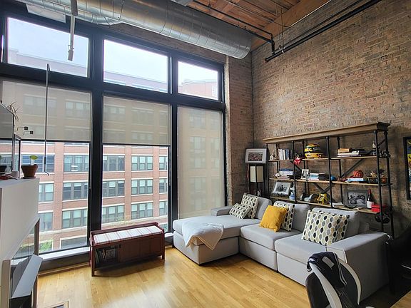 3rd image of 2303 S Michigan Ave APT 309
