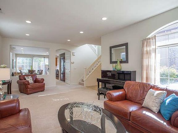 3rd image of 3023 Rubino Cir